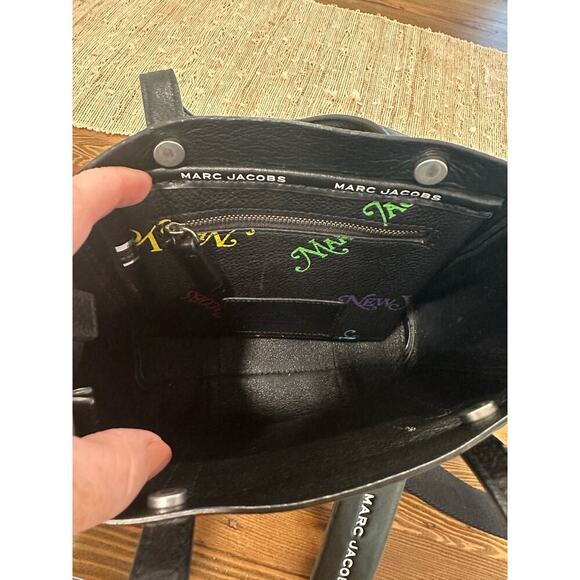 Marc Jacobs x New York Magazine The Mini Tag Leather Tote + Logo Shoulder Strap - Picture 14 of 16